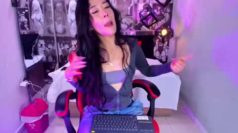 Snapshot of lil_cey chatting on 09-11-25, 07:25 Lili Cey online show from 09-11-25, 07:25