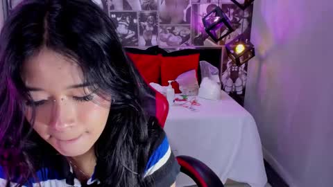 Snapshot of lil_cey chatting on 10-19-25, 07:36 Lili Cey online show from 10-19-25, 07:36