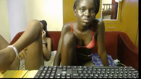 Snapshot of lil_doll_petite chatting on 03-12-26, 07:25 Euni online show from 03-12-26, 07:25