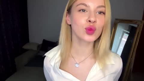 Elisa  online show from 09-10-25, 10:59