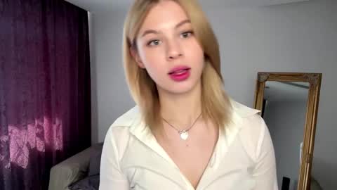 Elisa  online show from 09-17-25, 10:06