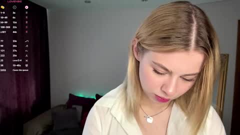 Elisa  online show from 09-19-25, 11:00