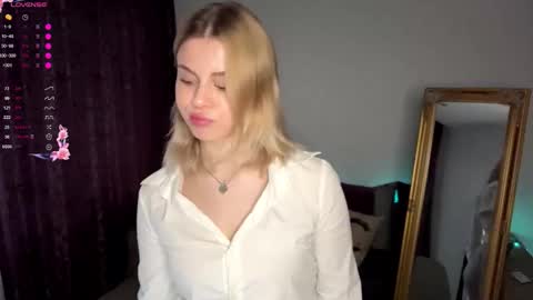 Elisa  online show from 09-22-25, 11:01