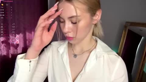 Elisa  online show from 09-24-25, 11:02