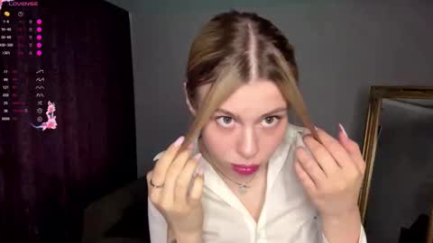 Elisa  online show from 09-25-25, 10:41