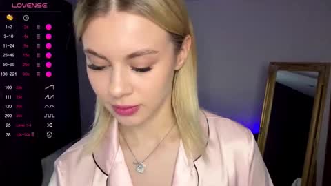 Elisa  online show from 10-15-25, 09:42