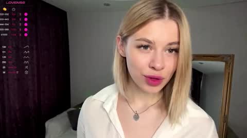 Elisa  online show from 10-17-25, 07:11