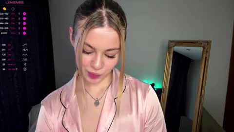 Elisa  online show from 10-26-25, 11:16