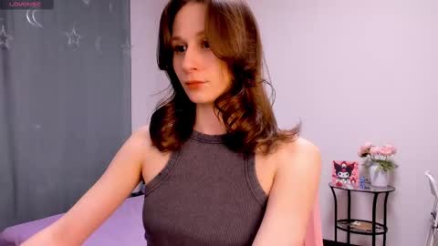 Snapshot of lil_ember chatting on 02-18-25, 12:37 Little Amber Guys please if its not difficult for you give it a thumbs up online show from 02-18-25, 12:37
