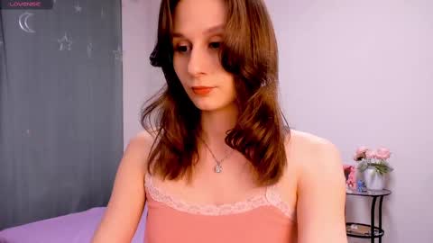Snapshot of lil_ember chatting on 02-21-25, 12:38 Little Amber Guys please if its not difficult for you give it a thumbs up online show from 02-21-25, 12:38