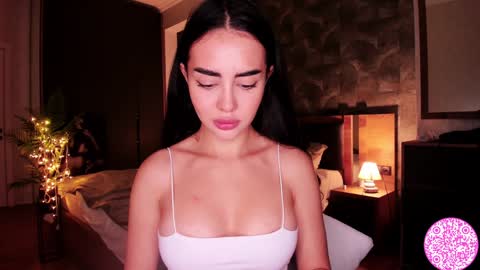 Snapshot of lil_gabbyg chatting on 12-12-24, 04:48 Gabriela online show from 12-12-24, 04:48