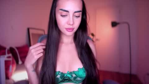 Snapshot of lil_gabbyg chatting on 11-19-25, 08:31 Gabriela online show from 11-19-25, 08:31