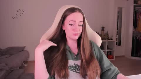 Snapshot of lil_happiness chatting on 11-28-25, 08:11 for free registration 3 online show from 11-28-25, 08:11