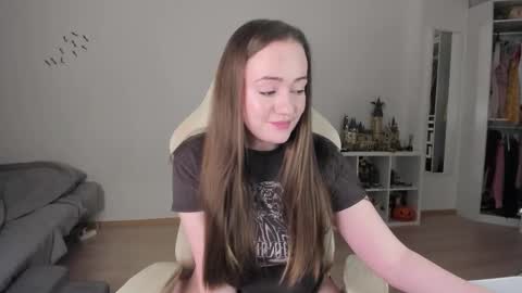 Snapshot of lil_happiness chatting on 11-30-25, 04:44 for free registration 3 online show from 11-30-25, 04:44