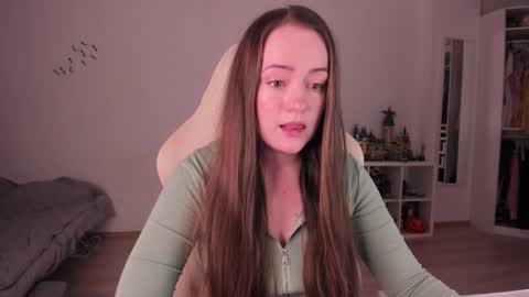 Snapshot of lil_happiness chatting on 12-02-25, 04:57 for free registration 3 online show from 12-02-25, 04:57