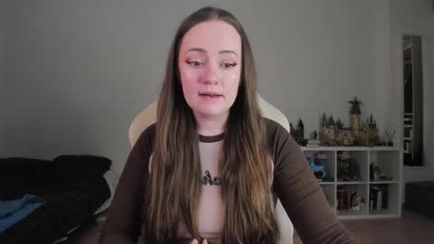 Snapshot of lil_happiness chatting on 02-11-26, 11:32 for free registration 3 online show from 02-11-26, 11:32