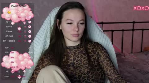 Snapshot of lil_luna_x chatting on 02-13-25, 01:05 little moon online show from 02-13-25, 01:05