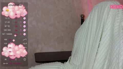 Snapshot of lil_luna_x chatting on 02-13-25, 04:07 little moon online show from 02-13-25, 04:07