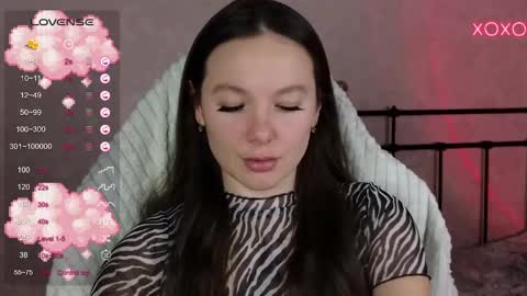 Snapshot of lil_luna_x chatting on 02-18-25, 04:05 little moon online show from 02-18-25, 04:05