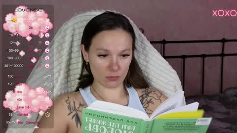 Snapshot of lil_luna_x chatting on 03-06-25, 07:54 little moon online show from 03-06-25, 07:54