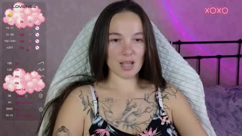 Snapshot of lil_luna_x chatting on 10-05-25, 05:55 little moon online show from 10-05-25, 05:55