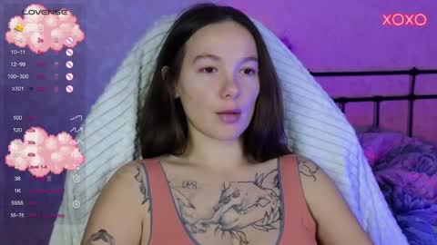 Snapshot of lil_luna_x chatting on 10-24-25, 12:56 little moon online show from 10-24-25, 12:56