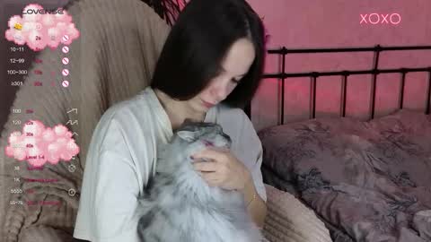 Snapshot of lil_luna_x chatting on 11-21-25, 01:43 little moon online show from 11-21-25, 01:43