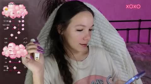 Snapshot of lil_luna_x chatting on 11-26-25, 10:44 little moon online show from 11-26-25, 10:44