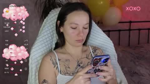 Snapshot of lil_luna_x chatting on 02-08-26, 10:35 little moon online show from 02-08-26, 10:35