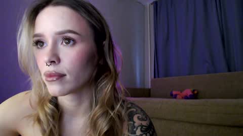 Snapshot of lil_reya chatting on 12-27-24, 11:17 INST Lil happines s online show from 12-27-24, 11:17