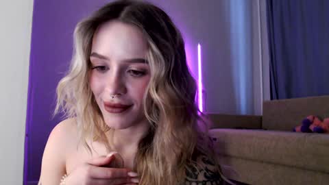 Snapshot of lil_reya chatting on 01-11-25, 10:29 INST Lil happines s online show from 01-11-25, 10:29