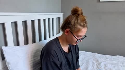 Emma online show from 04-09-26, 05:51