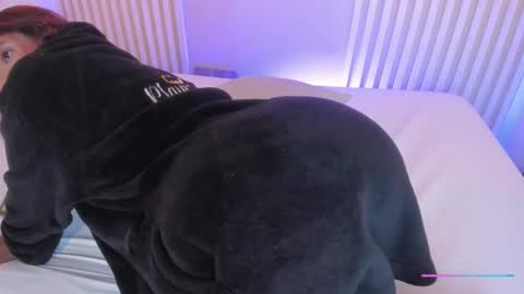 L I L A   online show from 11-08-25, 03:39