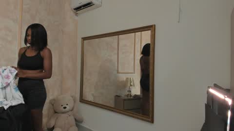 lila bailey  online show from 01-07-25, 10:43