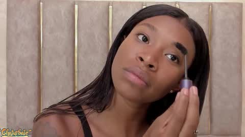 lila bailey  online show from 11-19-25, 07:47