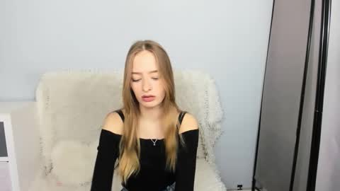 LiliaDesire online show from 11-17-25, 05:08