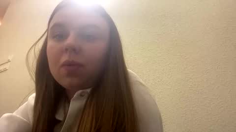 Snapshot of lilae37yis chatting on 09-27-25, 06:24 Lily online show from 09-27-25, 06:24