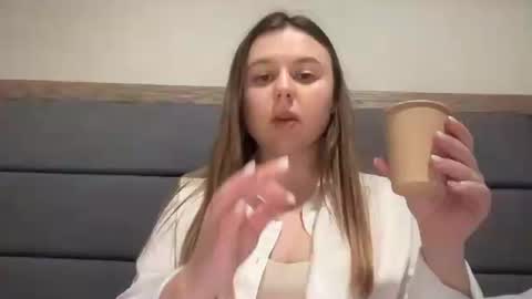 Snapshot of lilae37yis chatting on 09-29-25, 08:13 Lily online show from 09-29-25, 08:13