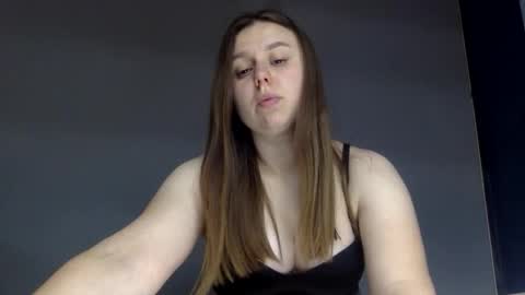 Snapshot of lilae37yis chatting on 10-14-25, 08:15 Lily online show from 10-14-25, 08:15