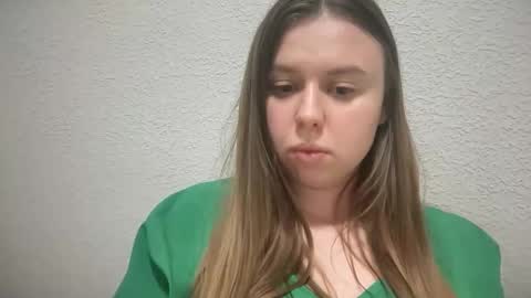 Snapshot of lilae37yis chatting on 10-14-25, 09:15 Lily online show from 10-14-25, 09:15