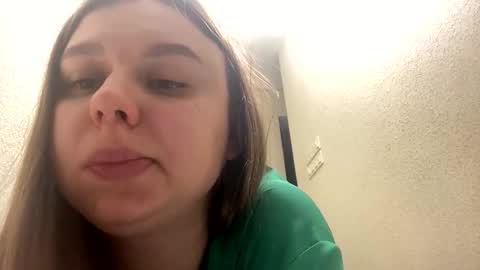 Snapshot of lilae37yis chatting on 10-16-25, 10:33 Lily online show from 10-16-25, 10:33
