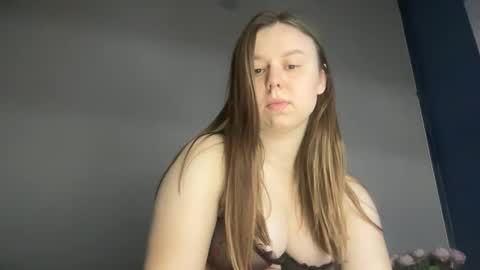 Snapshot of lilae37yis chatting on 10-19-25, 04:51 Lily online show from 10-19-25, 04:51