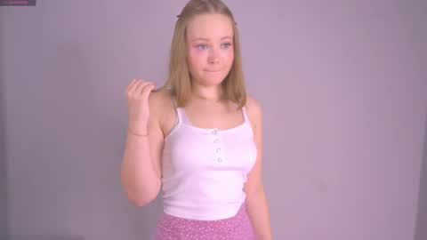 Snapshot of lilahhn chatting on 11-09-25, 03:10 Sofi online show from 11-09-25, 03:10