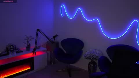 Snapshot of lilbeccaxo chatting on 06-17-26, 04:52 Rebecca online show from 06-17-26, 04:52