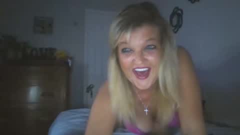 Snapshot of lilblonde412 chatting on 09-27-25, 02:49 lilblonde412 online show from 09-27-25, 02:49
