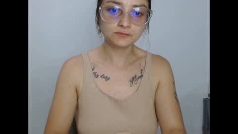 Snapshot of lilcoralinne_0 chatting on 05-30-26, 01:25 Valeri Villalobos IG villa lobosvaleri online show from 05-30-26, 01:25