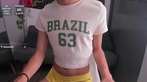 Snapshot of lildan18 chatting on 12-19-24, 05:18 Daniel online show from 12-19-24, 05:18