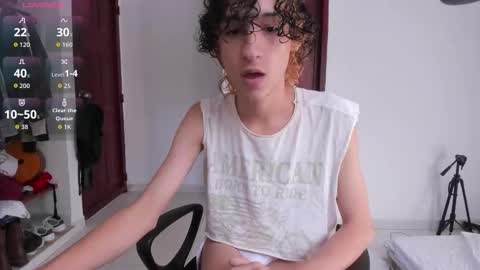 Snapshot of lildan18 chatting on 12-15-25, 01:26 Daniel online show from 12-15-25, 01:26