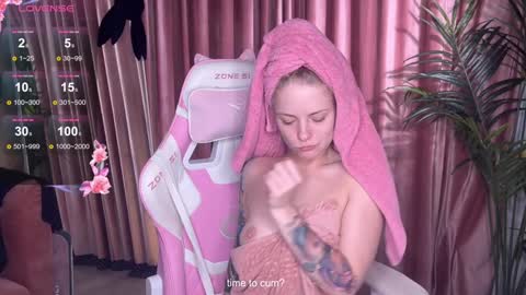 Snapshot of lili_01 chatting on 09-16-25, 07:15 Lili online show from 09-16-25, 07:15