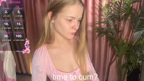 Snapshot of lili_01 chatting on 09-30-25, 09:47 Lili online show from 09-30-25, 09:47